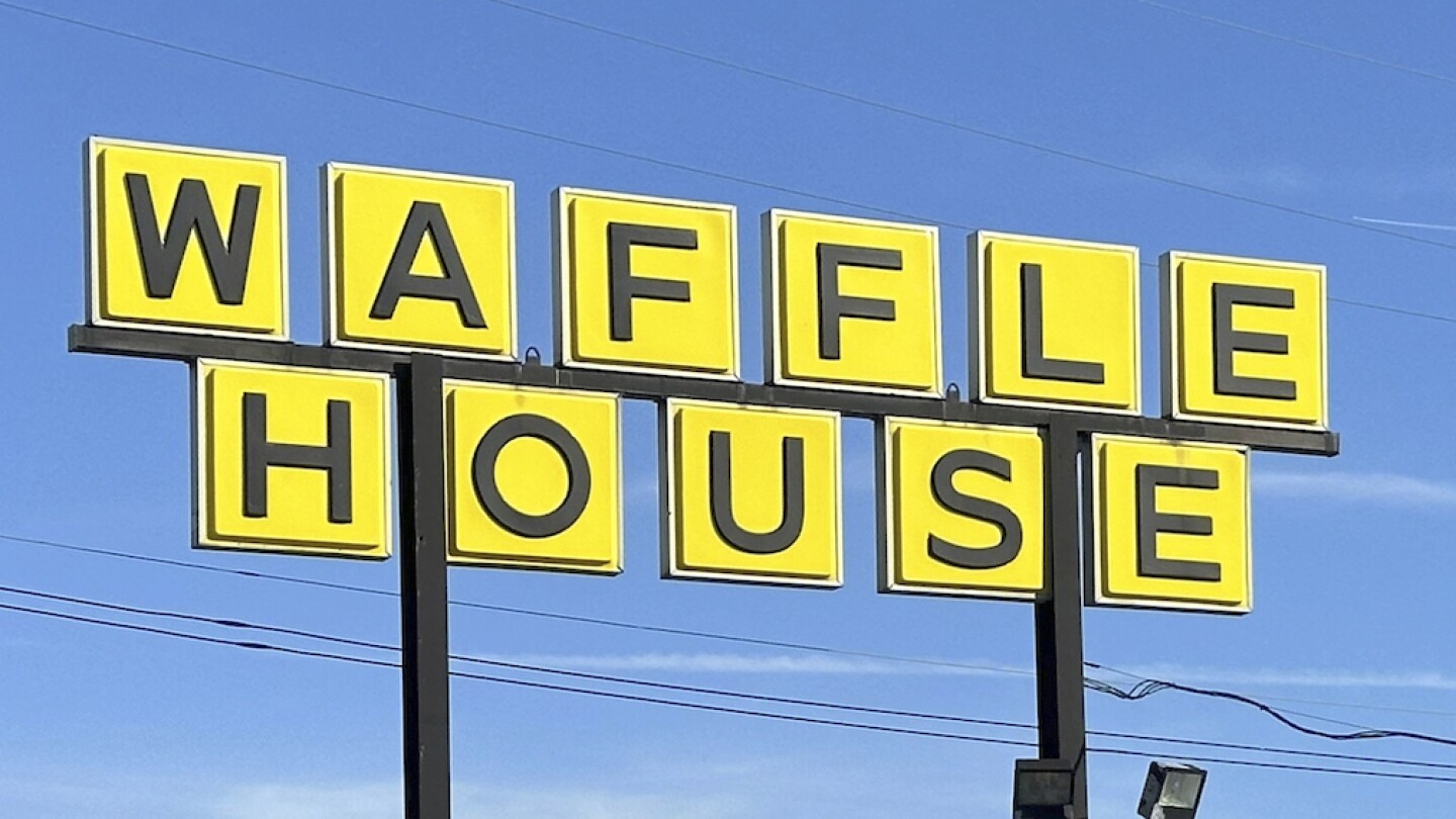 Waffle House повишава заплатите на работниците след стачки и натиск от страна на профсъюзните организатори