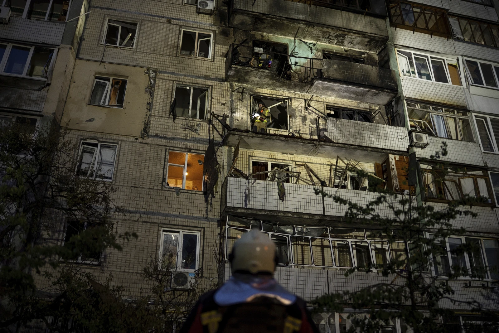 Russia and Ukraine swap hundreds more prisoners, hours after a massive attack on Kyiv - AP News