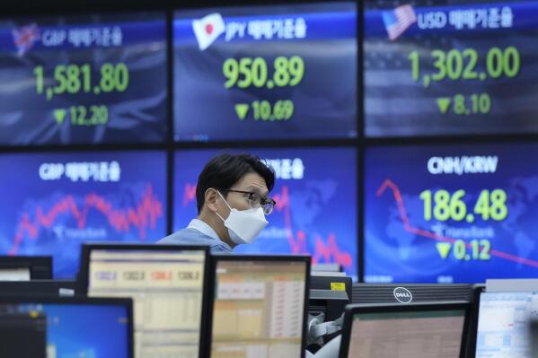 A currency trader works at the foreign exchange dealing room of the KEB Hana Bank headquarters in Seoul, South Korea, Tuesday, Dec. 20, 2022. (AP Photo/Ahn Young-joon)