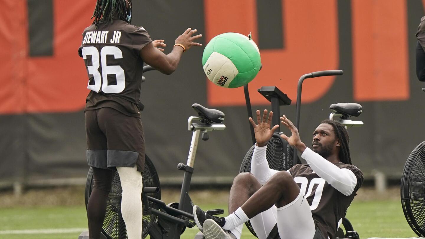 How Jadeveon Clowney, M.J. Stewart and the rest of the Browns