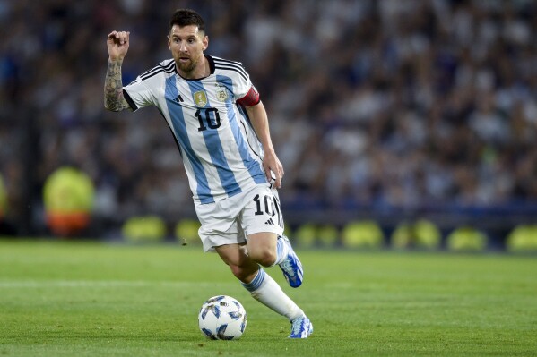 FILE - Argentina's Lionel Messi controls the ball during a qualifying soccer match for the FIFA World Cup 2026 against Uruguay at La Bombonera stadium in Buenos Aires, Argentina, Thursday, Nov. 16, 2023. Two players regarded as key for Argentina's renovation will be in the United States for the tournament, Brighton left back Valentín Barco and Monza striker Valentín Carboni. (AP Photo/Gustavo Garello, File)