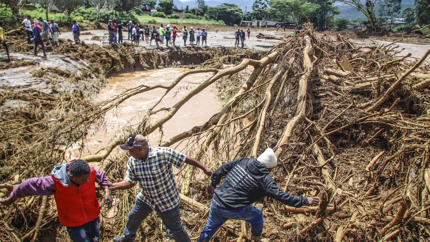 НАЙРОБИ Кения AP — Набъбналите от дъжд нива на водата