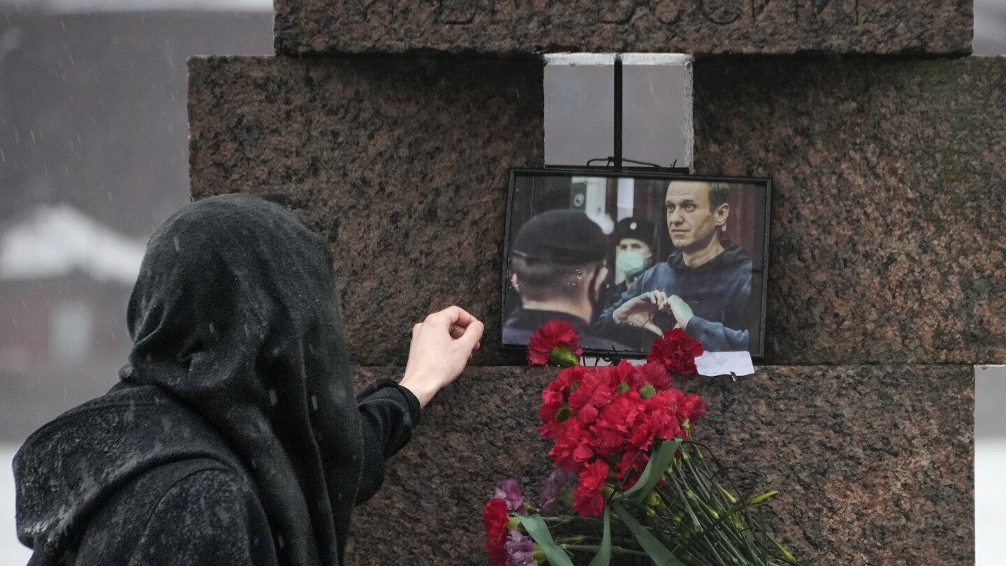 Iš Rusijos miestų buvo pašalintos pagarbos Aleksejui Navalnui