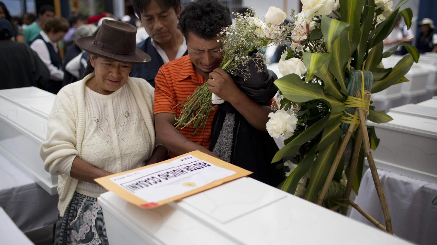 Peru: sisa-sisa 80 petani yang terbunuh telah diserahkan