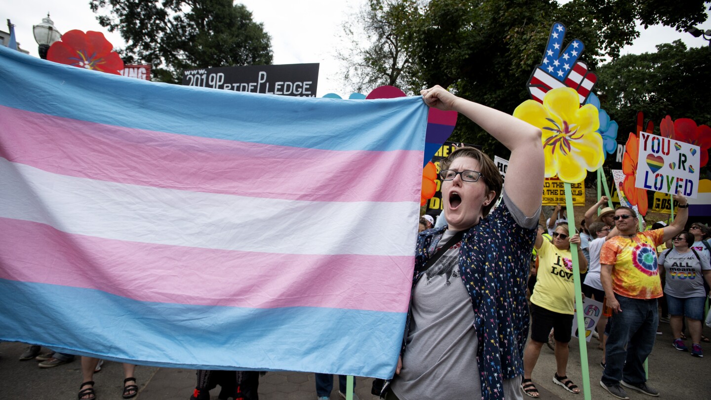 Джорджия ограничи грижите за транссексуални за младежи през 2023 г. Сега републиканците търсят категорична забрана