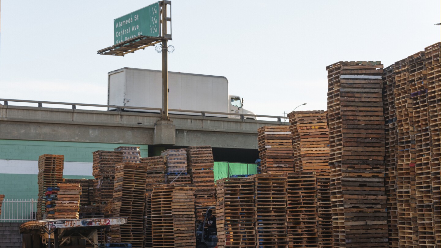 Калифорния наема пазачи, които да наблюдават други обекти на бизнесмена под I-10 след пожар на магистрала