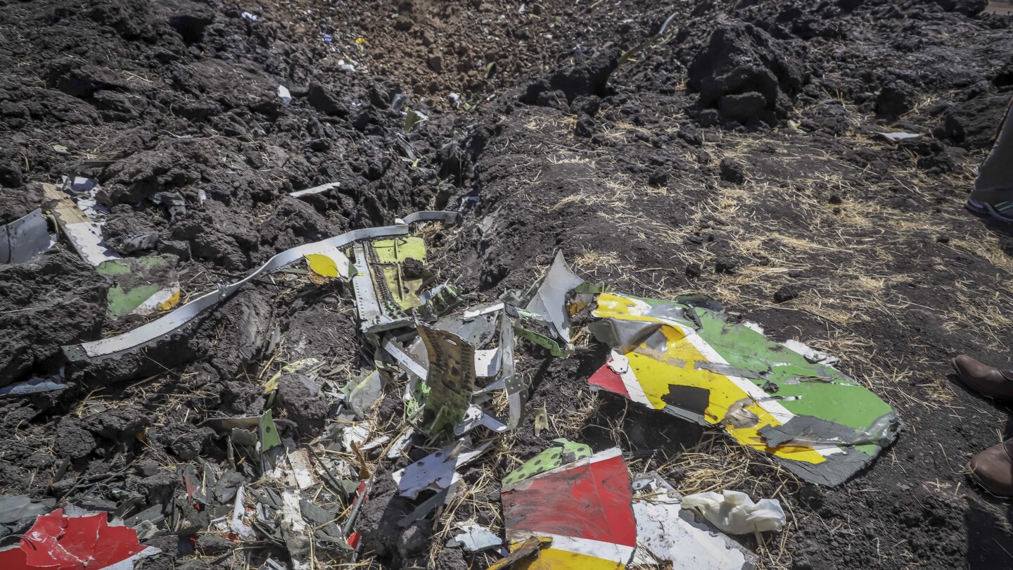 Boeing'in mali sorunları devam ederken, kaza kurbanlarının aileleri ABD'yi şirkete dava açmaya çağırıyor