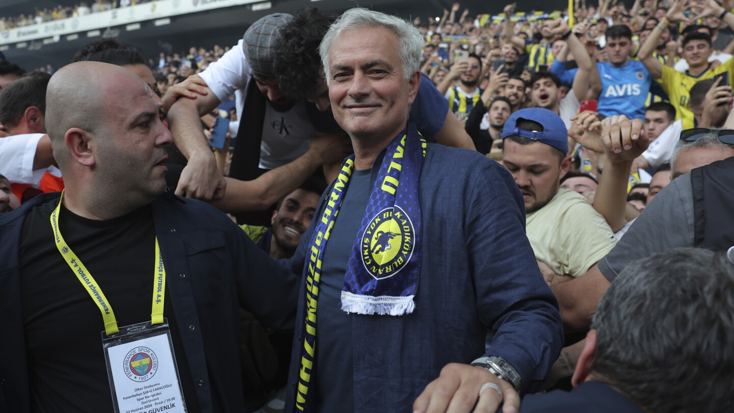 Le club de football turc Fenerbahce annonce José Mourinho comme entraîneur pour mettre fin à 10 ans d’attente pour le titre de champion