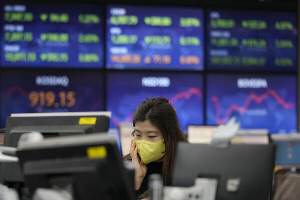 A currency trader watches monitors at the foreign exchange dealing room of the KEB Hana Bank headquarters in Seoul, South Korea, Tuesday, Jan. 25, 2022. Asian shares skidded Tuesday following a volatile day on Wall Street. Inflation-fighting measures from the Federal Reserve and the possibility of conflict between Russia and Ukraine are overhanging markets.(AP Photo/Ahn Young-joon)