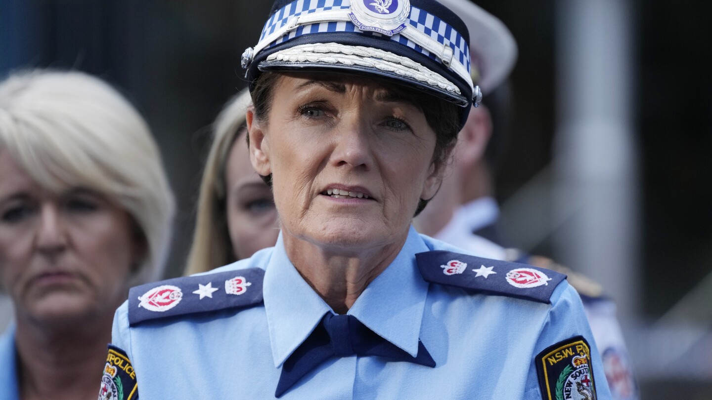 МЕЛБЪРН Австралия АП — Австралийската полиция проучва защо самотен нападател