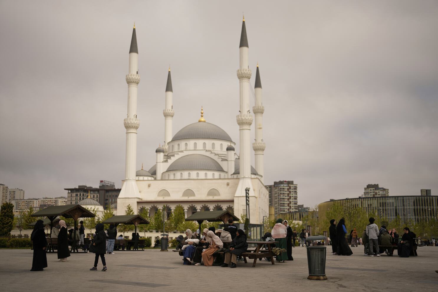 Earthquake with preliminary magnitude of 6.2 shakes Istanbul