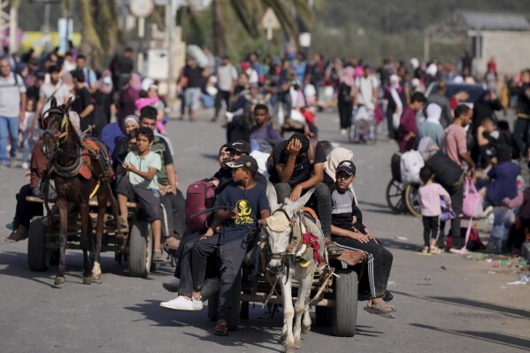 Palestinians flee to the southern Gaza Strip along Salah al-Din Street in Bureij, Gaza Strip, Thursday, Nov. 9, 2023. ( AP Photo/Hatem Moussa)