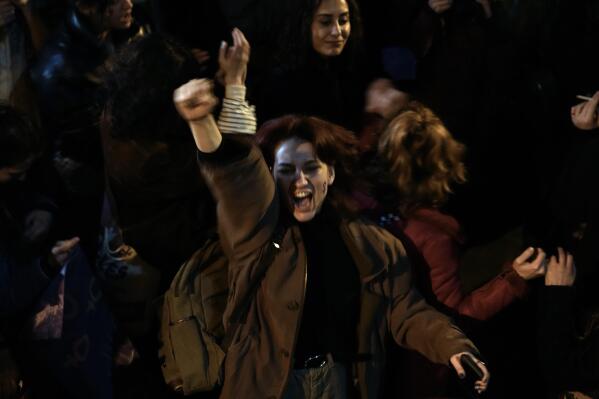 Women In Turkey Brave Ban On Istanbul March Get Tear Gassed Ap News 