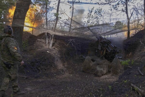 Ukrainian servicemen of the 127th Territorial Defence Brigade fire KS-19 100mm gun towards Russian positions near Kharkiv, Ukraine, Friday, May 16, 2025. (AP Photo/Yevhen Titov)