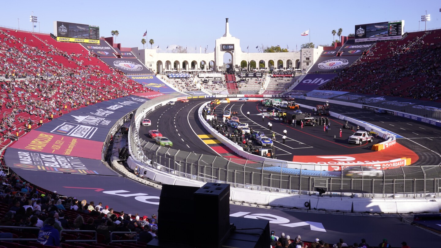 Дебютът на NASCAR на временна писта в Los Angeles Memorial