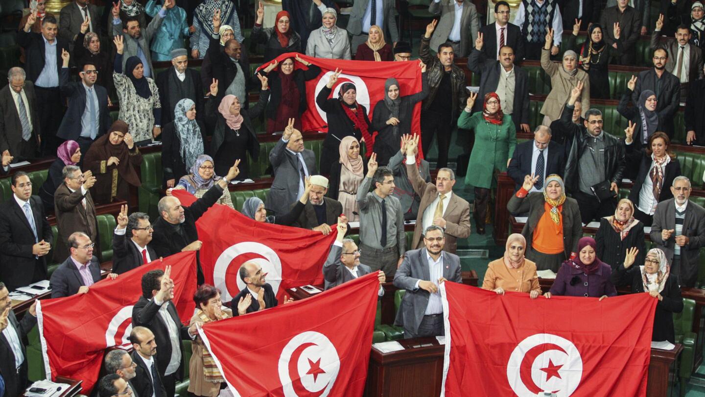Tunisia akhirnya mengadopsi konstitusi progresif