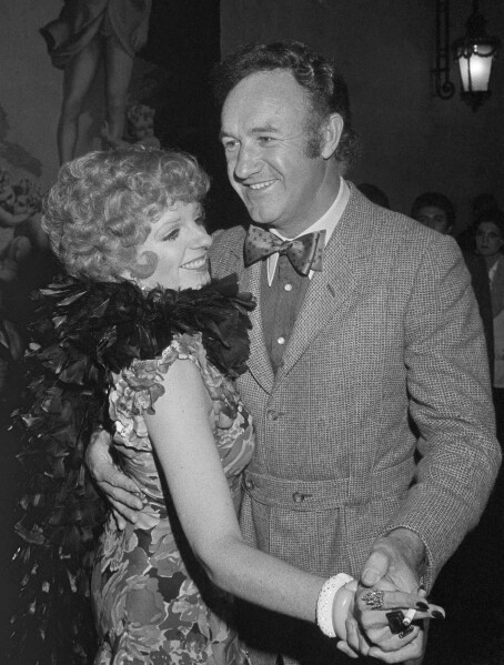 Liza Minnelli and Gene Hackman dance at the University Club, Wednesday, June 26, 1975, in Mexico City, where they are filming the movie "Lucky Lady." (AP Photo/Hem, File)