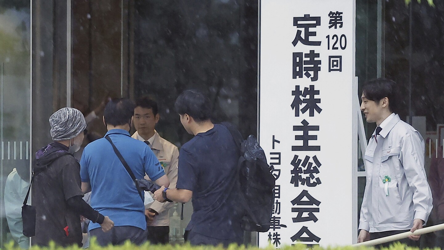 ТОКИО AP — Акционерите на Toyota гласуваха във вторник в