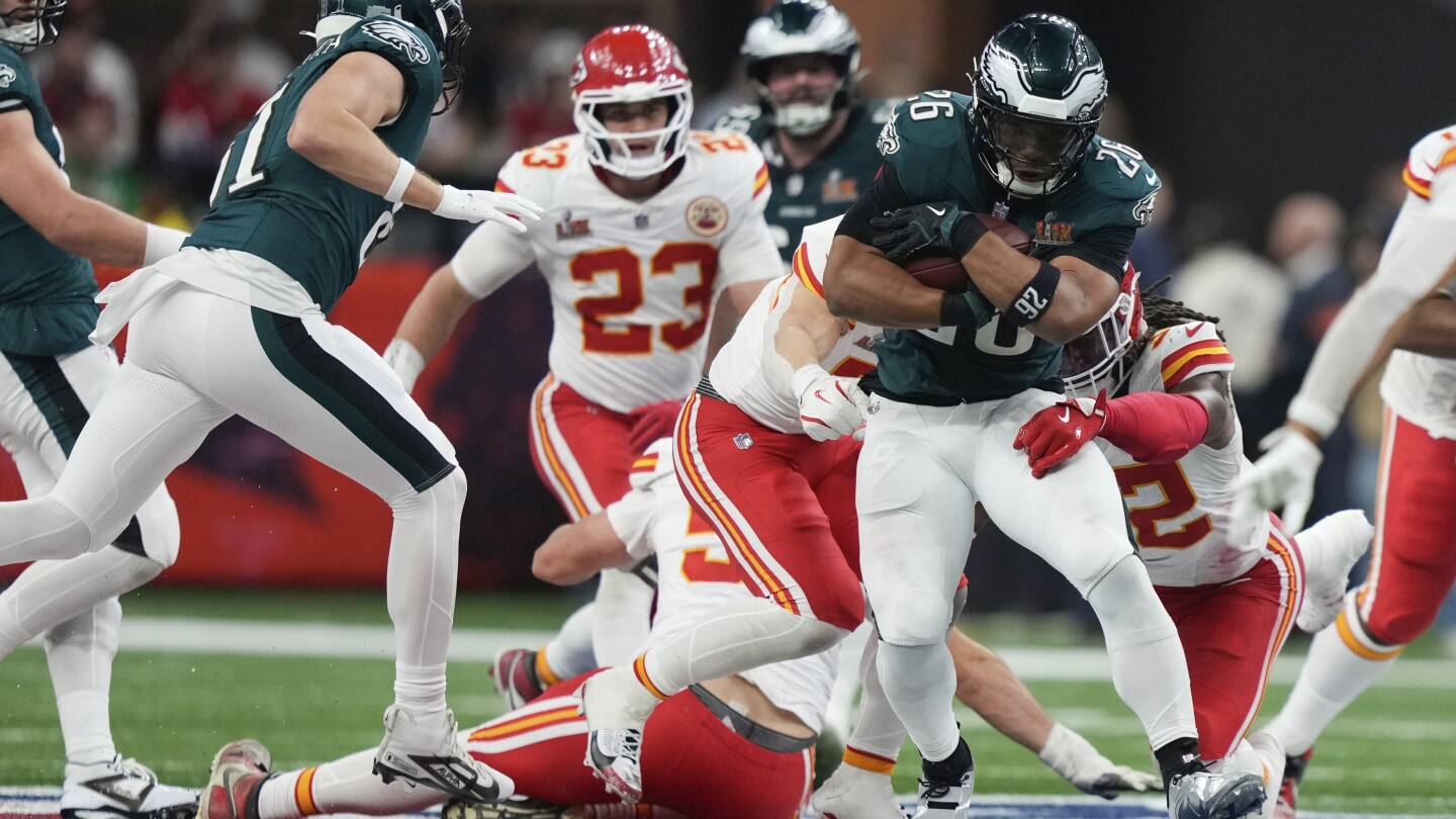 Eagles make Barkley highest-paid running back with 2-year, $41.2M deal, AP source says