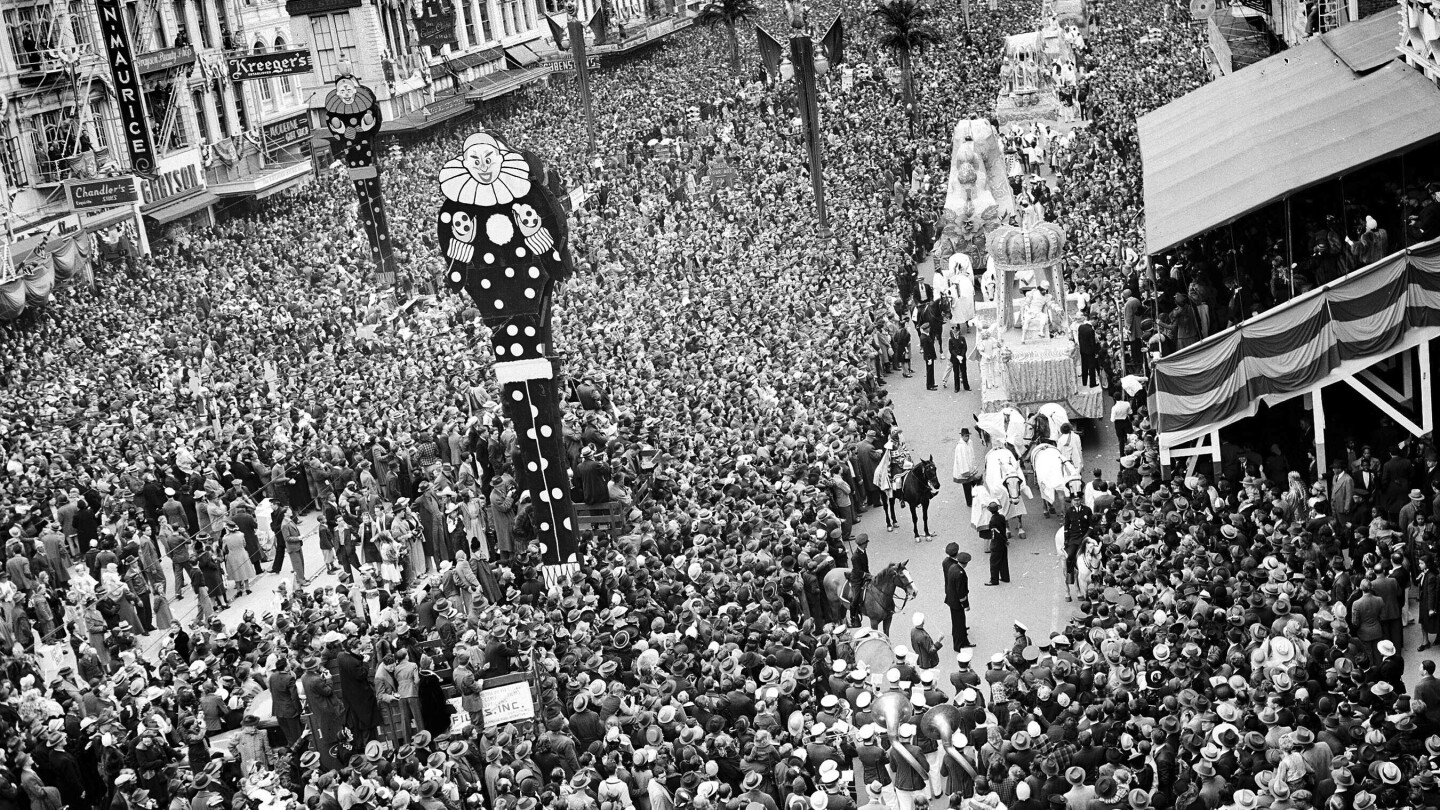 СНИМКИ AP: Поглед към празненствата Марди Гра в Ню Орлиънс през годините