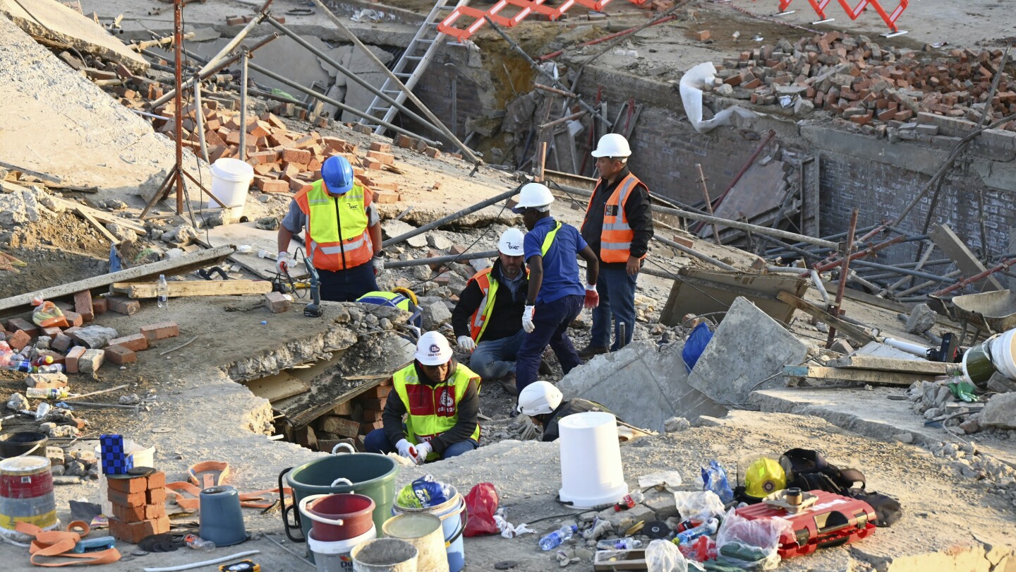 5 работници загинаха, 49 все още са в неизвестност, след като сграда в строеж се срути в Южна Африка
