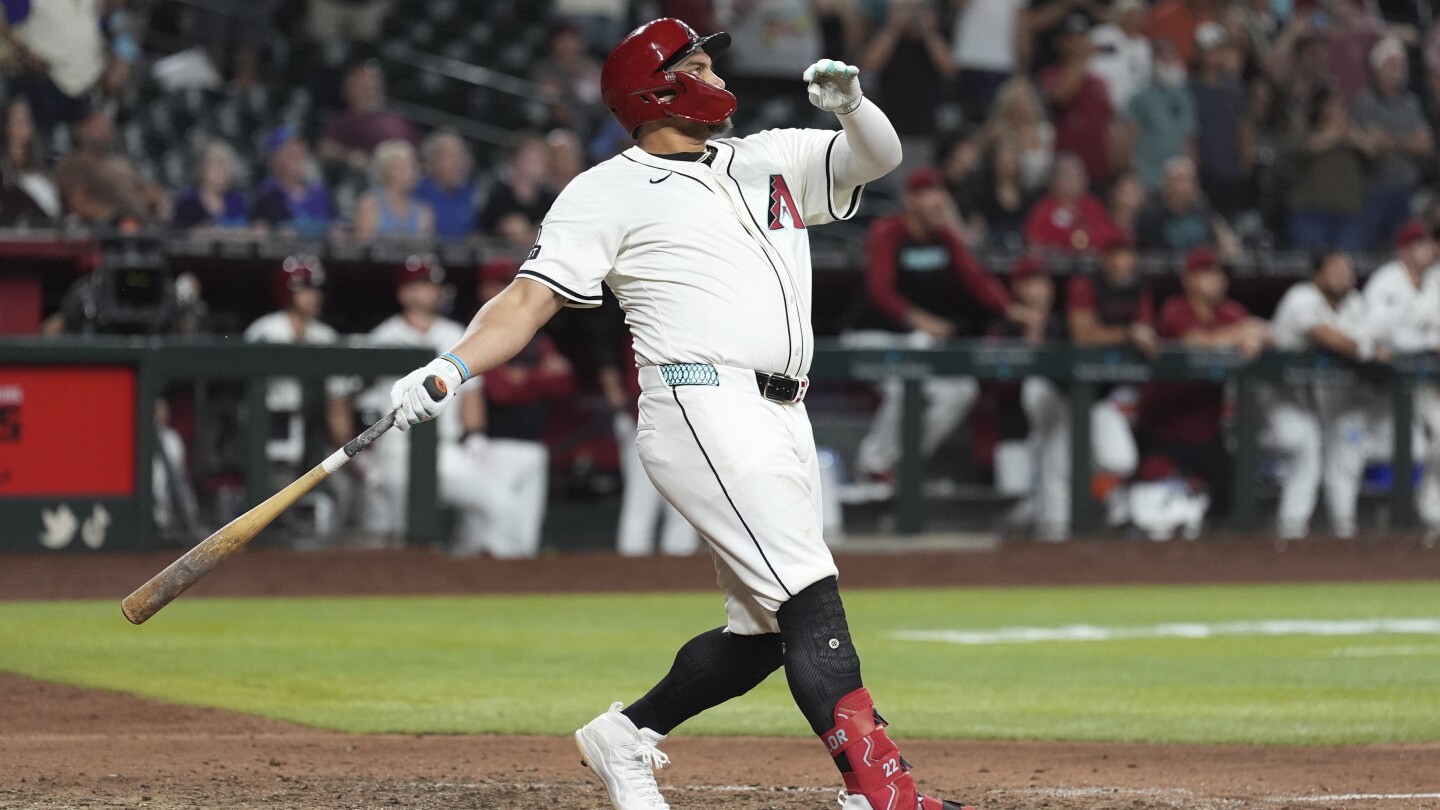 Diamondbacks Win 8-4 Over Mariners on Naylor 11th-Inning Grand Slam