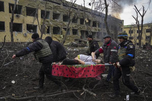 Ukrainian emergency employees and police officers evacuate injured pregnant woman Iryna Kalinina, 32, from a maternity hospital that was damaged by a Russian airstrike in Mariupol, Ukraine, March 9, 2022. The image was part of a series of images by Associated Press photographers that was awarded the 2023 Pulitzer Prize for Breaking News Photography. (AP Photo/Evgeniy Maloletka)