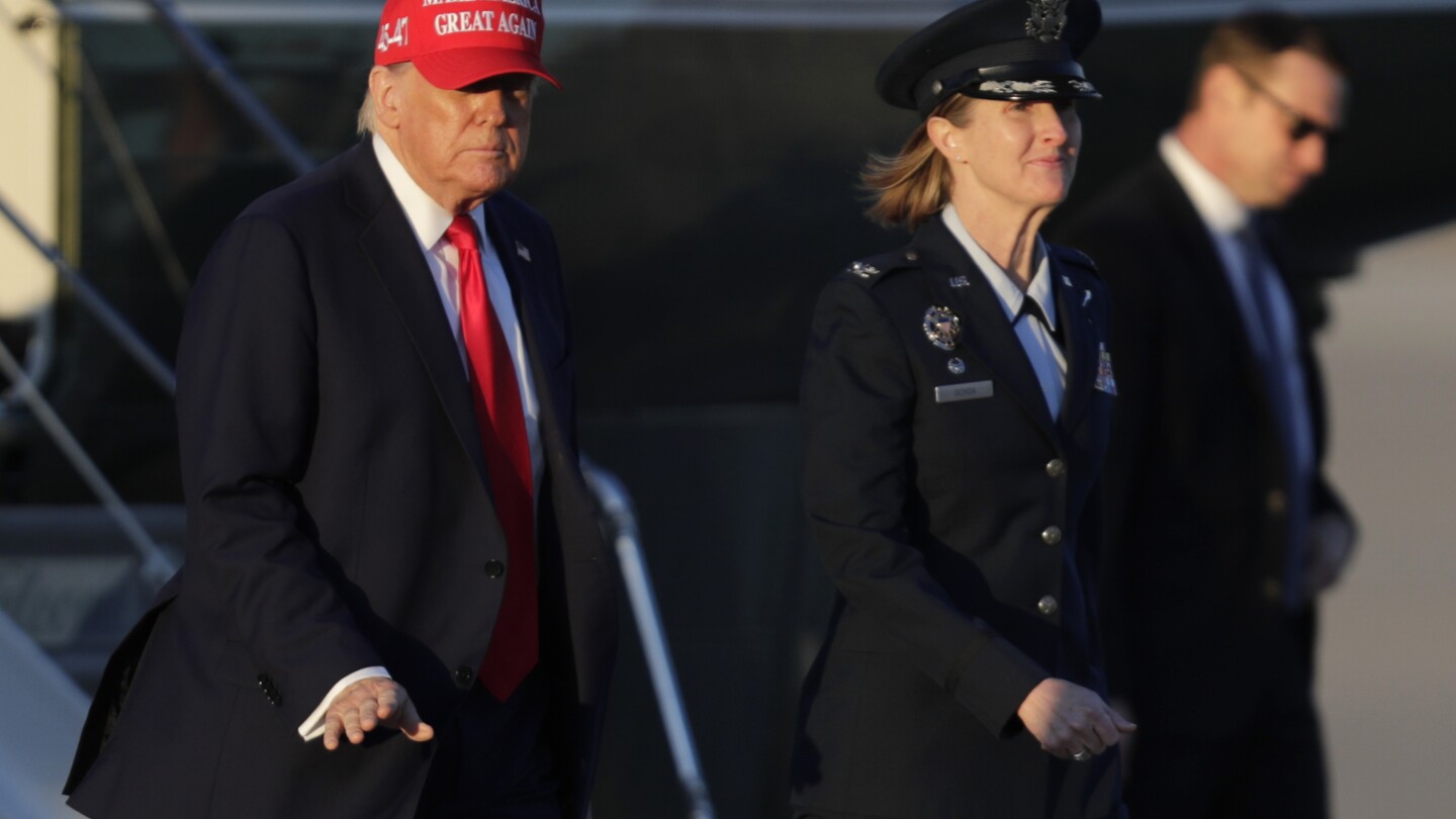 Juiz Rules O chefe de agência de vigilância deve manter seu emprego, diz que a tentativa de Trump para expulsá -lo era ilegal
 #ÚltimasNotícias