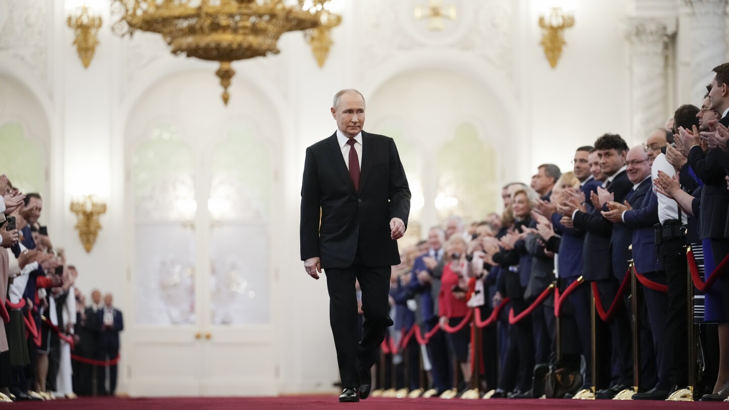 Wladimir Putin beginnt bei einer glanzvollen Zeremonie im Kreml seine fünfte Amtszeit als russischer Präsident