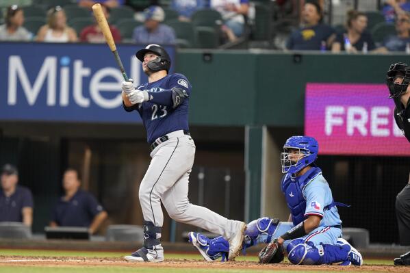 Mariners win 14th in row, Rodríguez key hit to beat Rangers