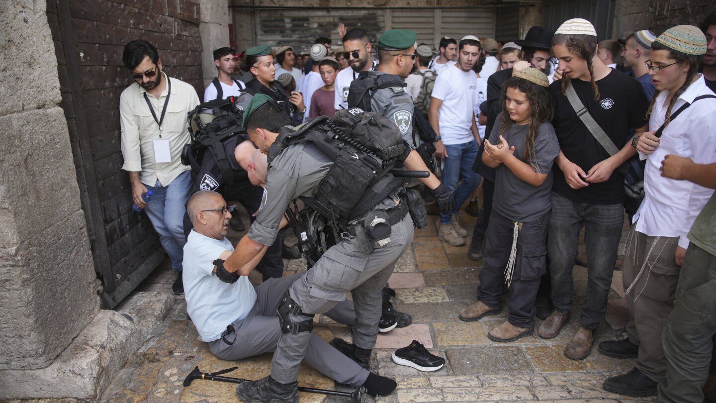 Live updates: US-backed group starts aid operations in Gaza while Israeli strikes pound region