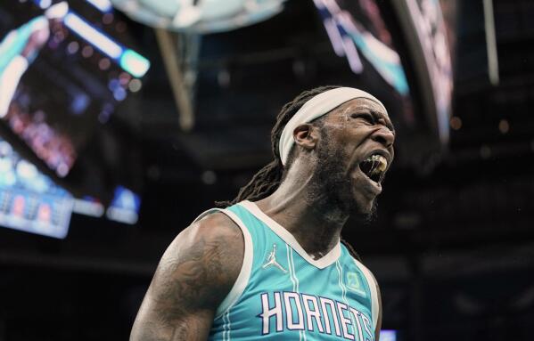 Magic hold off Hornets