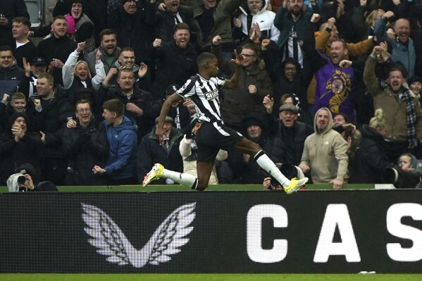 Newcastle's Alexander Isak celebrates after scoring the opening goal during the English Premier League soccer match between Newcastle United and Wolverhampton Wanderers at the St James' Park, in Newcastle, England, Saturday, March 2, 2024. (Owen Humphreys/PA via 麻豆传媒app)