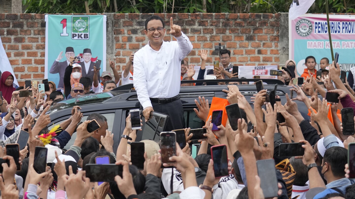 Кандидатът за президент Басведан казва, че демокрацията в Индонезия запада и обещава промяна