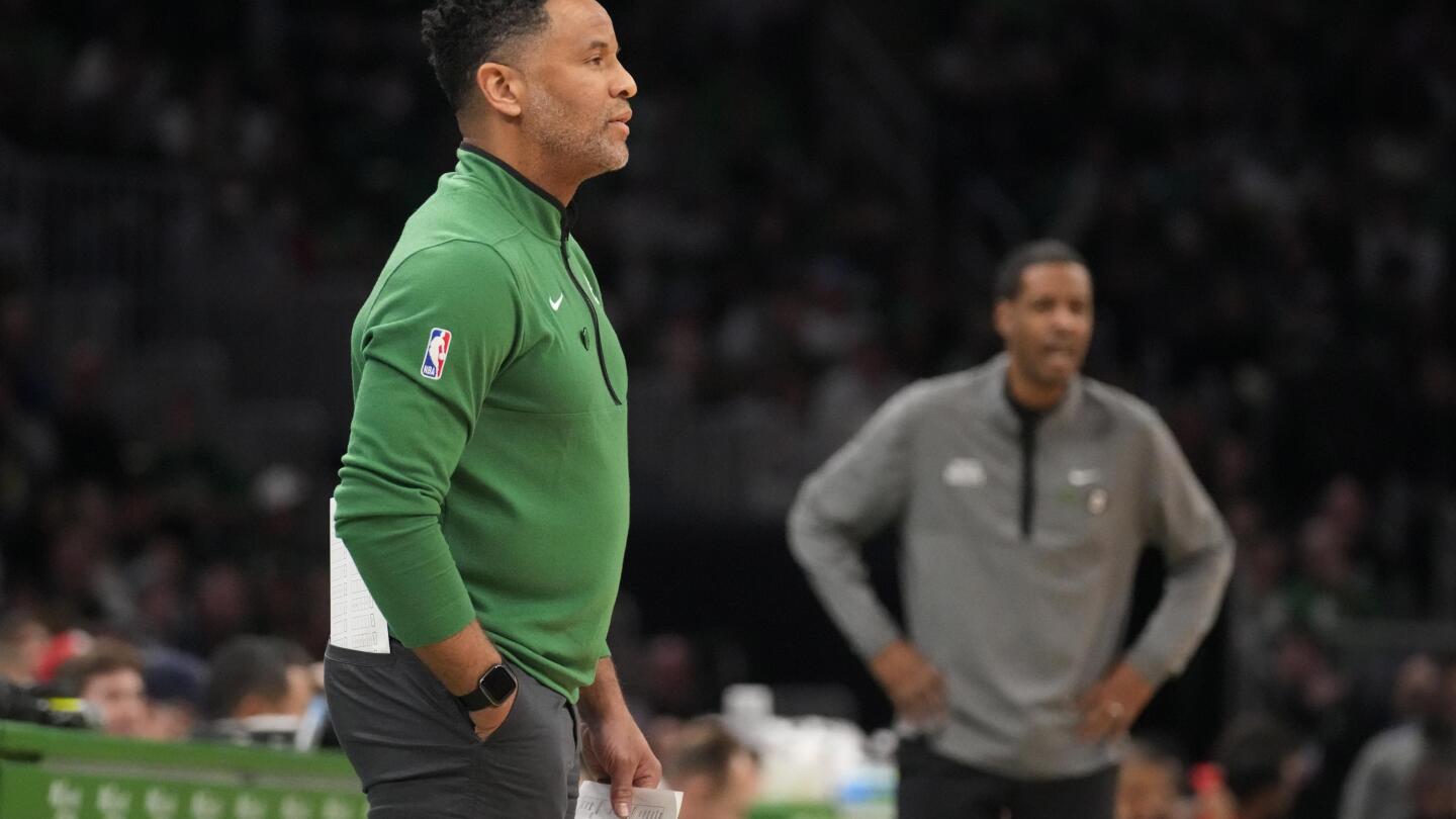 Ex-Wildcat Damon Stoudamire makes head coaching debut in Celtics' win over  Rockets