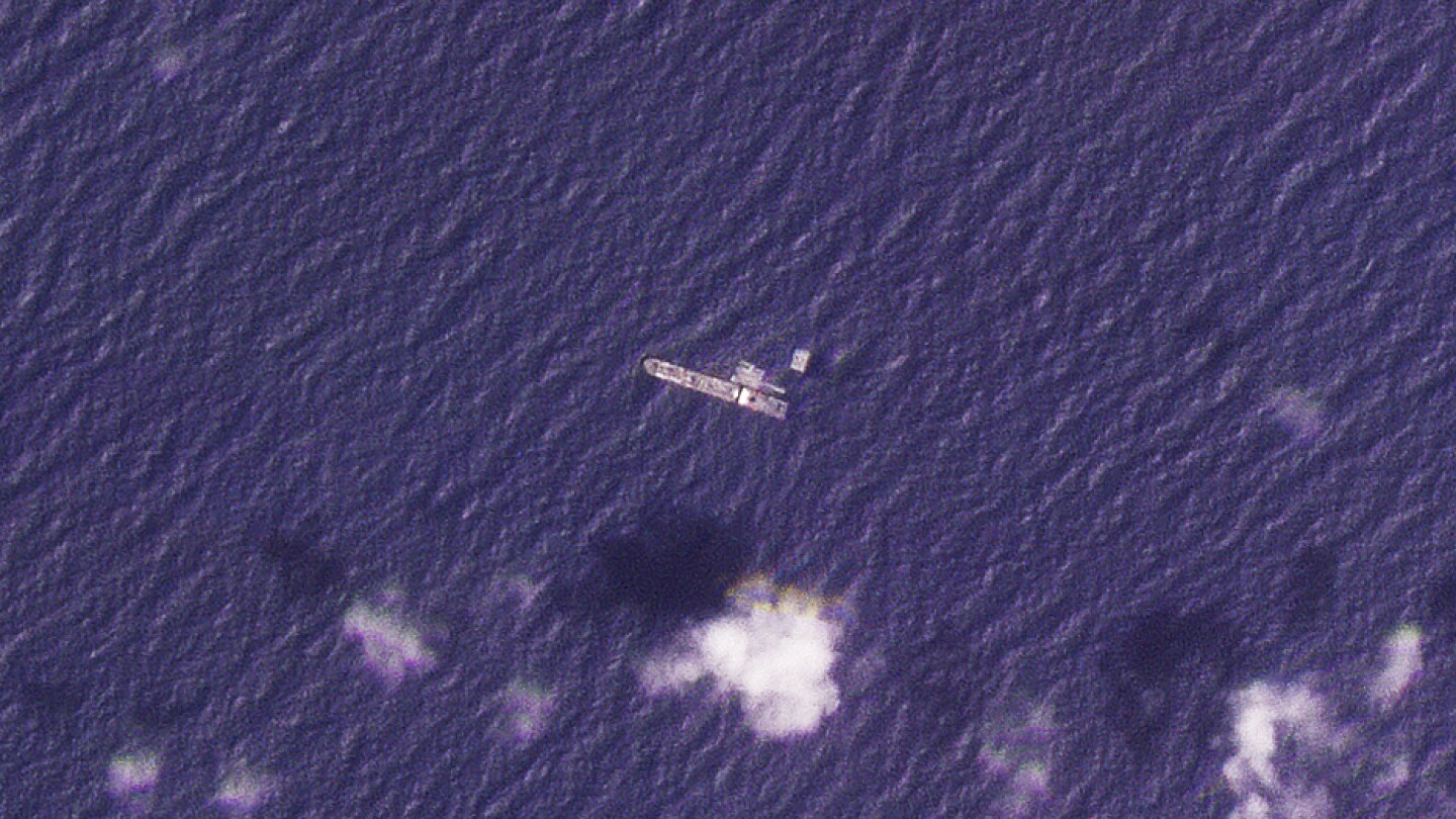Сателитни снимки показват кораб на ВМС на САЩ, който строи плаващ кей за помощ за Газа, докато бушува войната между Израел и Хамас