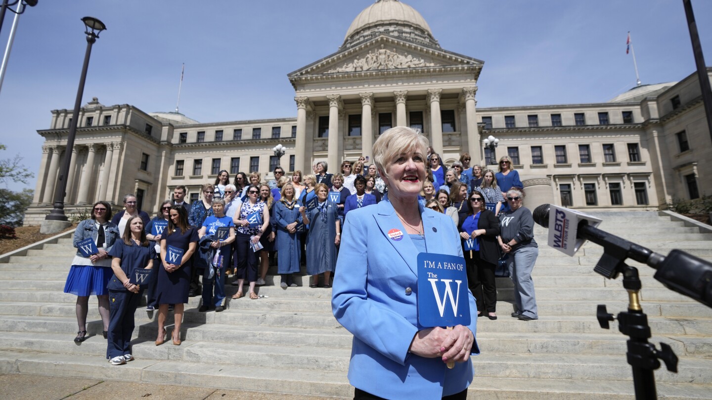 Университетът за жени в Мисисипи призовава законодателите да запазят училището отворено