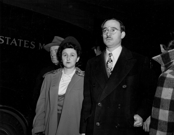 Julius Rosenberg and his wife, Ethel, arrive at Federal Courthouse for their espionage trial in New York City on March 21, 1951.   The Rosenbergs, tried under the Espionage Act of 1917, are two of three defendants charged with conspiracy to spy for the Soviet Union.  (AP Photo)