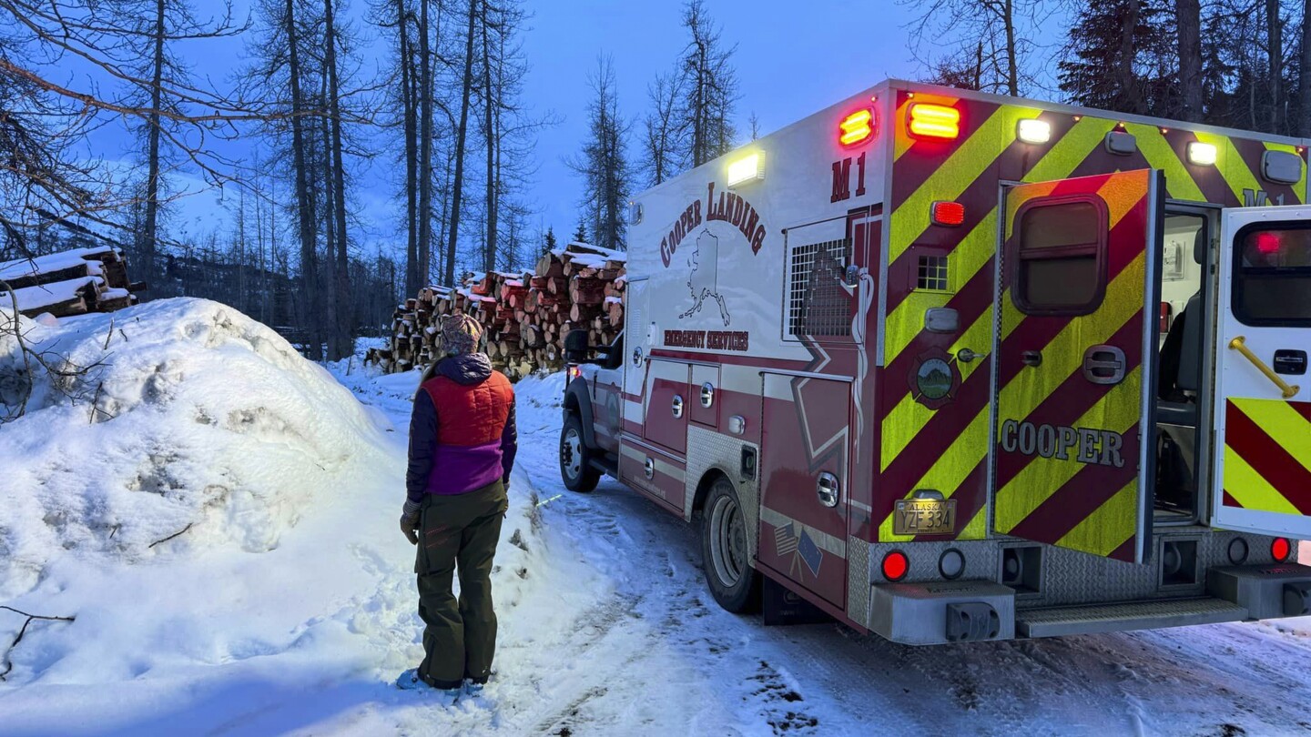 Skiier загина, други 2-ма са ранени след падане от около 1000 фута в лавина в Аляска