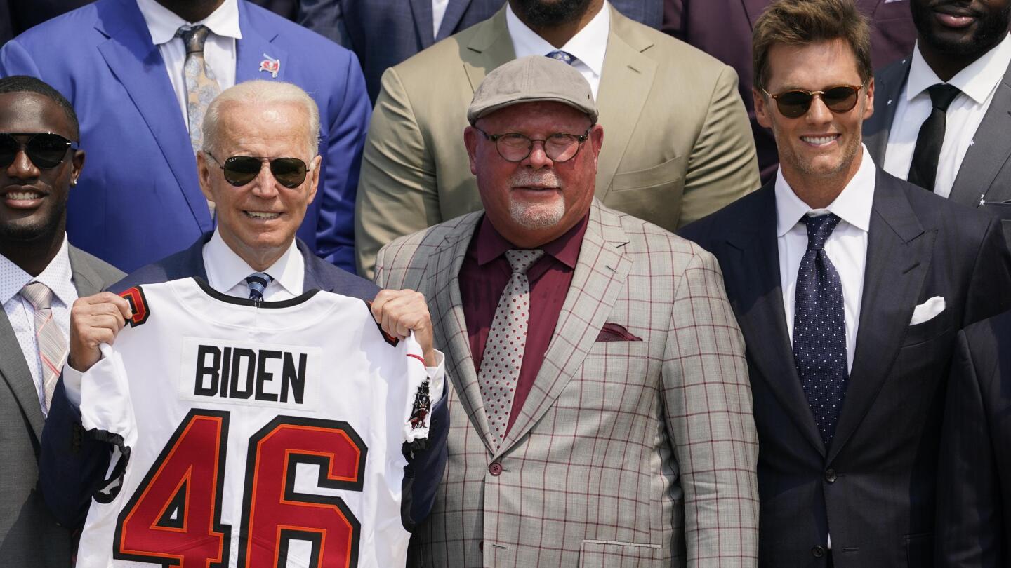 Biden will invite Super Bowl champs Bucs, Lakers to White House