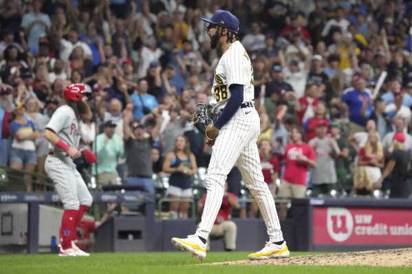 Devin Williams walks another tightrope but the Brewers hold off