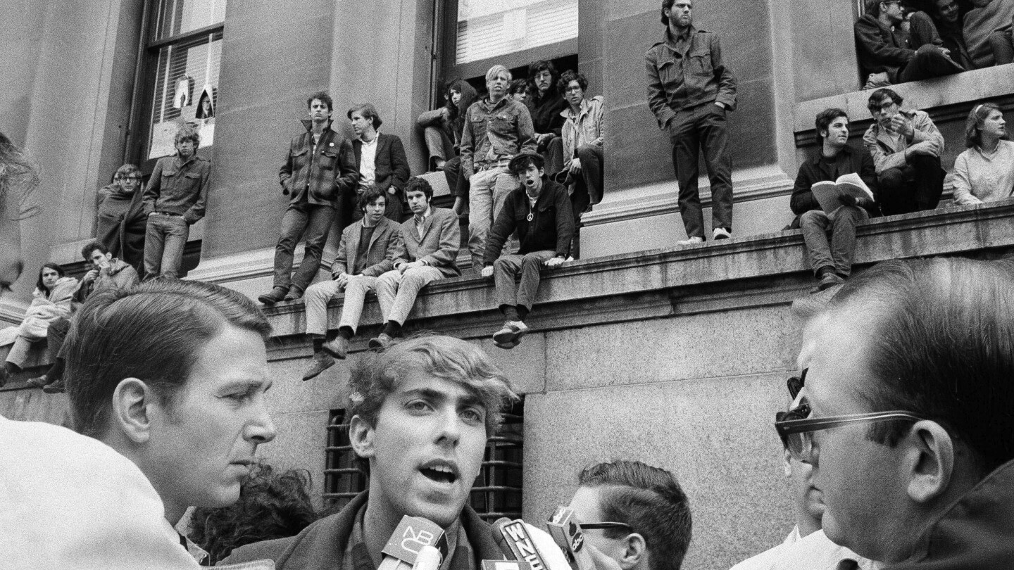 Как сложната история на Колумбийския университет със студентското протестно движение отеква в наши дни