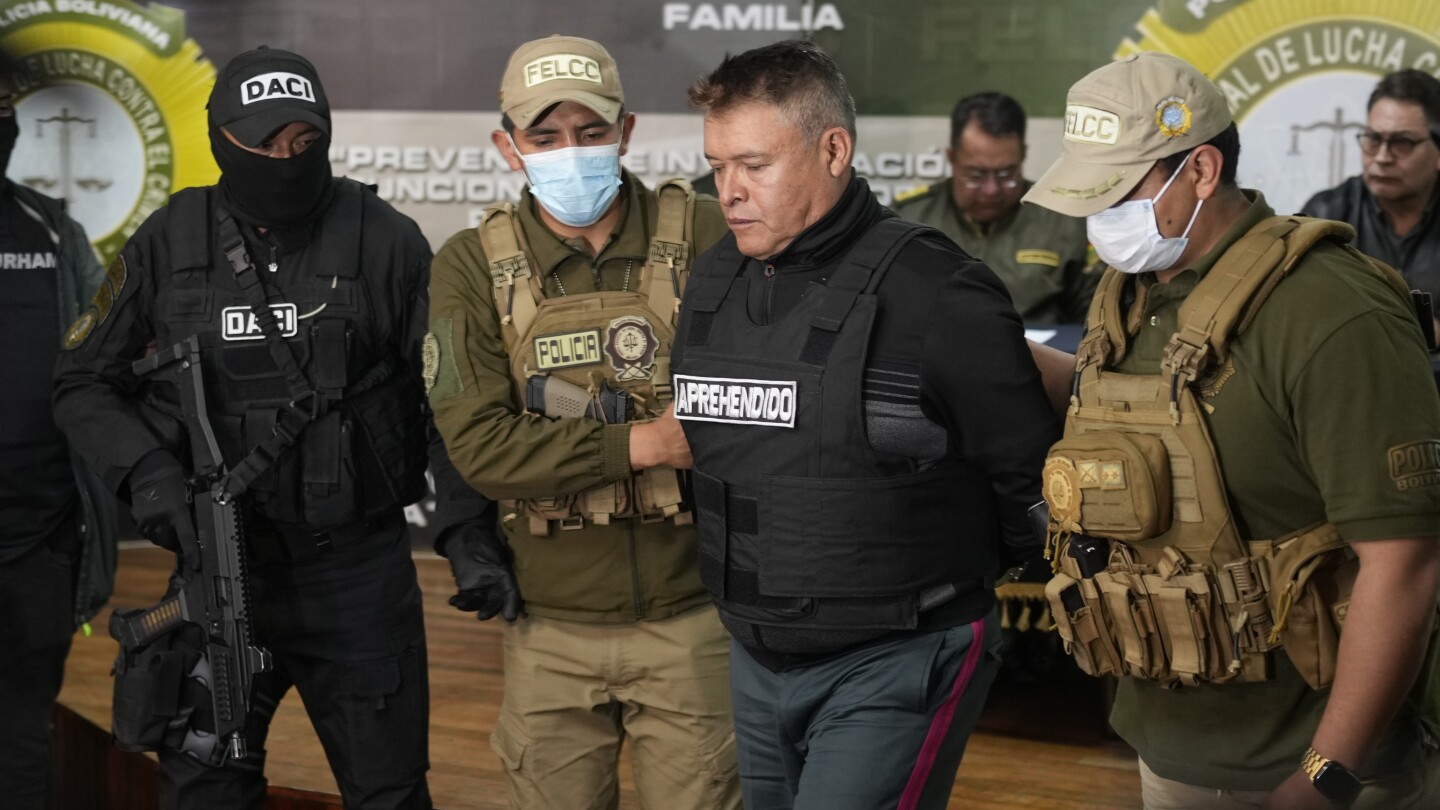 Попытка государственного переворота в Боливии: генерал арестован, армия бежит из дворца