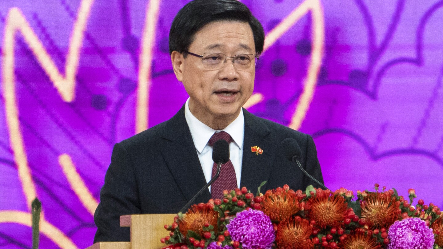 ХОНКОНГ (AP) — Лидерът на Хонконг каза във вторник, че
