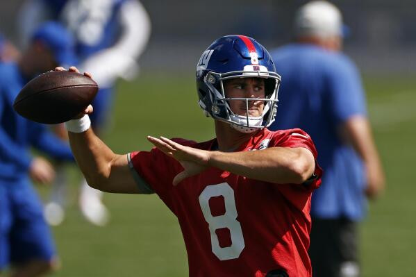 New York Giants quarterback throws during NFL football practice in East Rutherford, N.J., Thursday, May 27, 2021. (AP Photo/Adam Hunger)