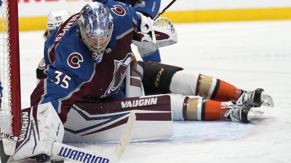 O'Connor's late goal lifts Avs over Ducks 4-2