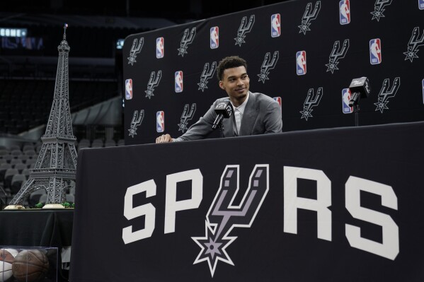 Building Victor Wembanyama: San Antonio Spurs Icon Tim Duncan To Help -  Sports Illustrated Inside The Spurs, Analysis and More