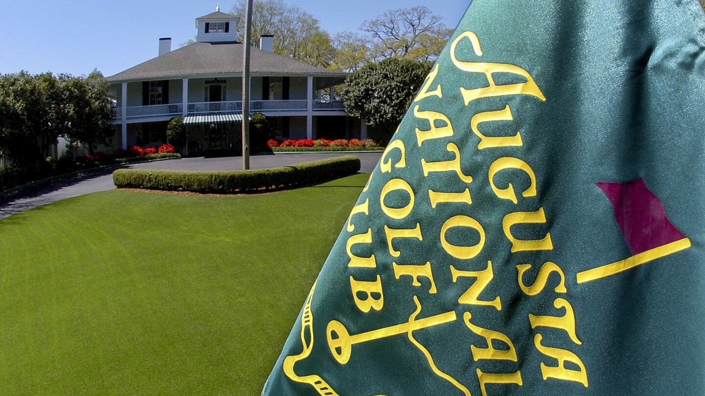 Мъж е обвинен в транспортирането на сувенири от голф турнири Masters, взети от Augusta National