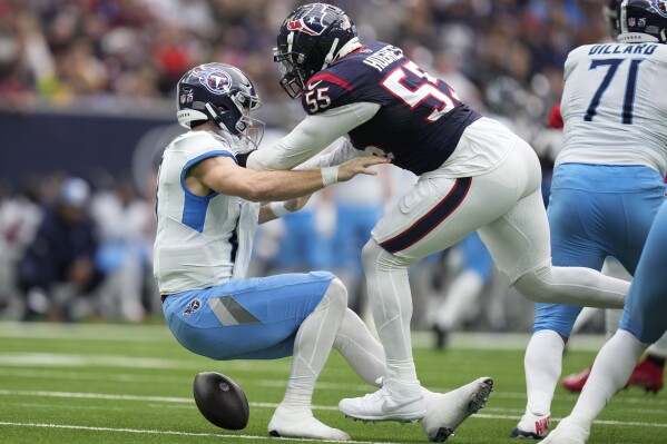 Titans QB Will Levis leaves Sunday's game against Texans with foot injury