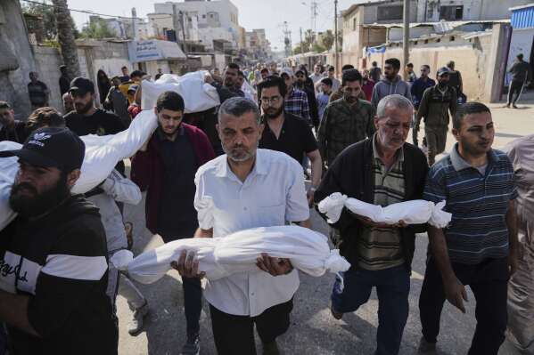 Palestinian carry the bodies of their relatives including children who were killed in an Israeli army airstrike in Deir al-Balah, Gaza, Wednesday, May 21, 2025. (AP Photo/Abdel Kareem Hana)